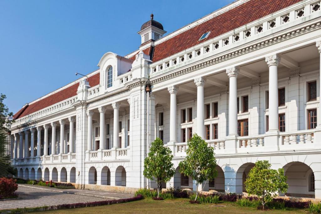 Magnolia Hotel Jakarta Exterior photo